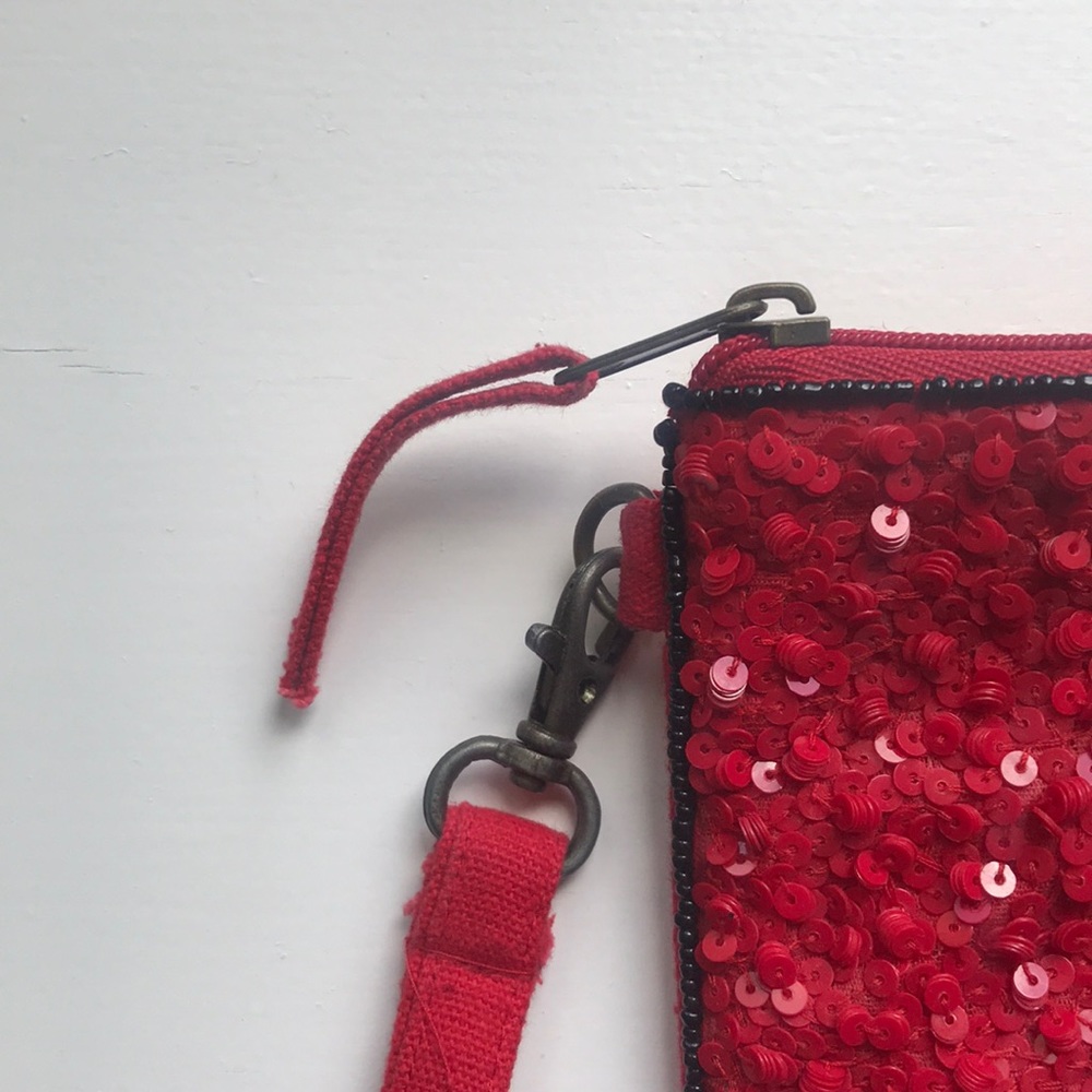 Red Eye Pouch - Picture 3 of 5